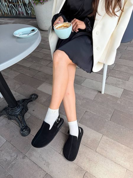 Жіночі замшеві чорні клоги з фіксованою п'ятою 12229к фото