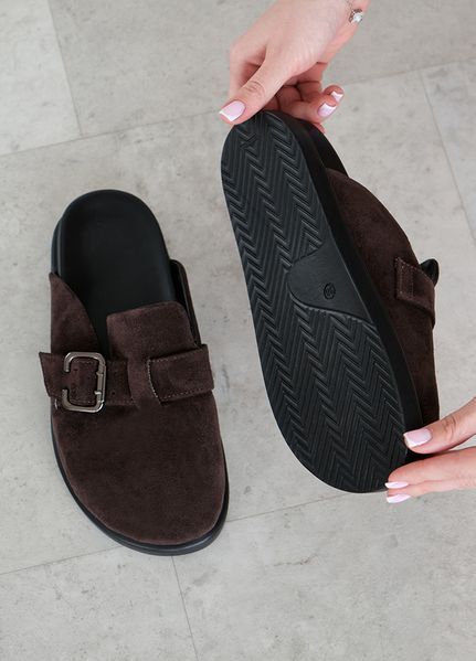 Женские шлепанцы клоги BAREFOOT шоколадные из натуральной замши 8465-28 фото