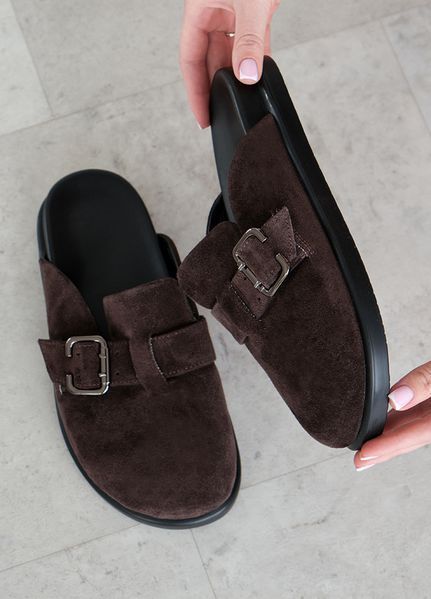 Женские шлепанцы клоги BAREFOOT шоколадные из натуральной замши 8465-28 фото